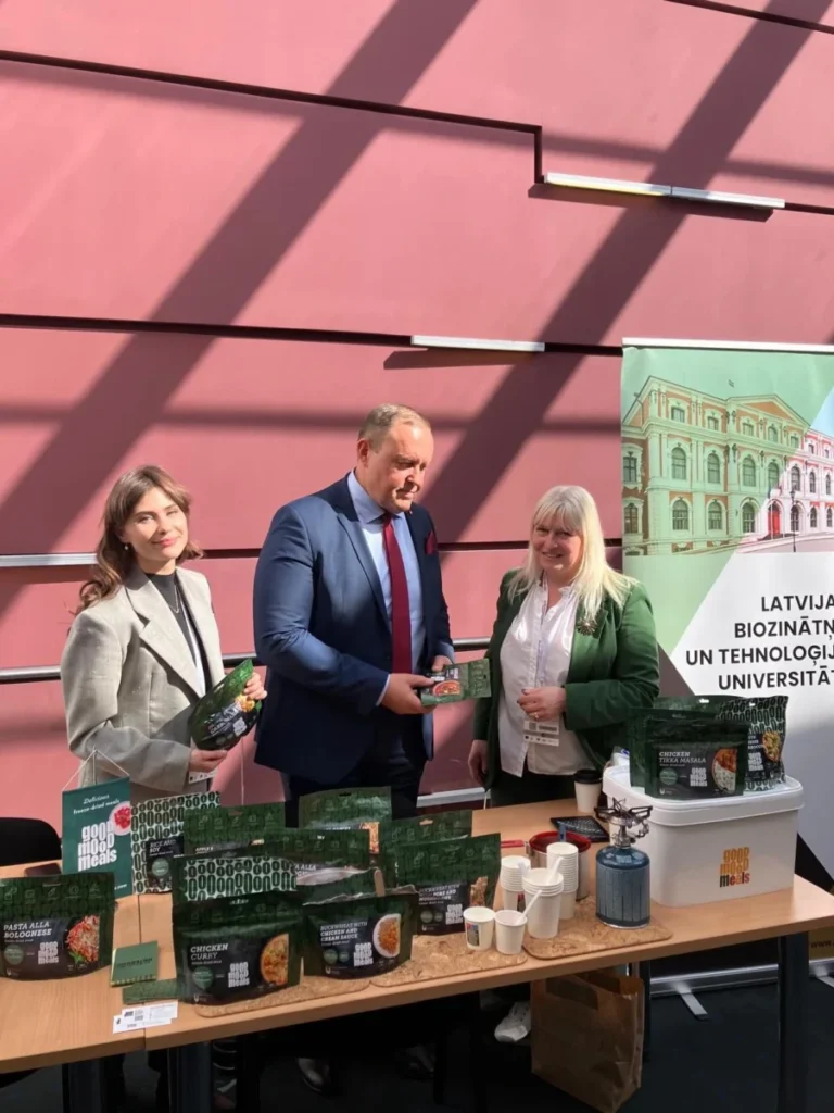 Good Mood Meals prezentē Latvijā ražotus liofilizētus pārtikas risinājumus Industrijas dienā Iekšlietu ministrijā